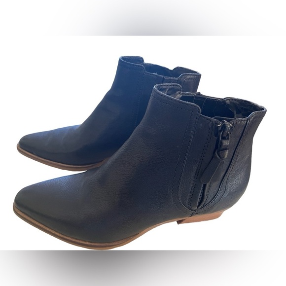 Cole Haan Women’s Hadlyn Black Leather Zip Block Heel Bootie, Size 8.5 - Picture 3 of 13